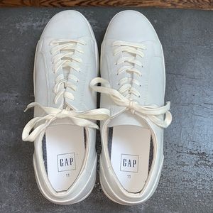 Men’s white Gap sneakers